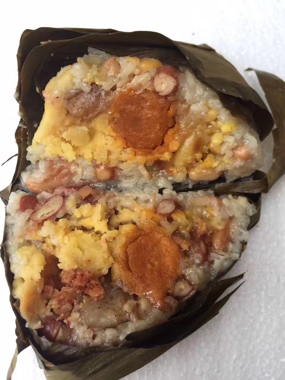 蛋黄绿豆咸肉粽